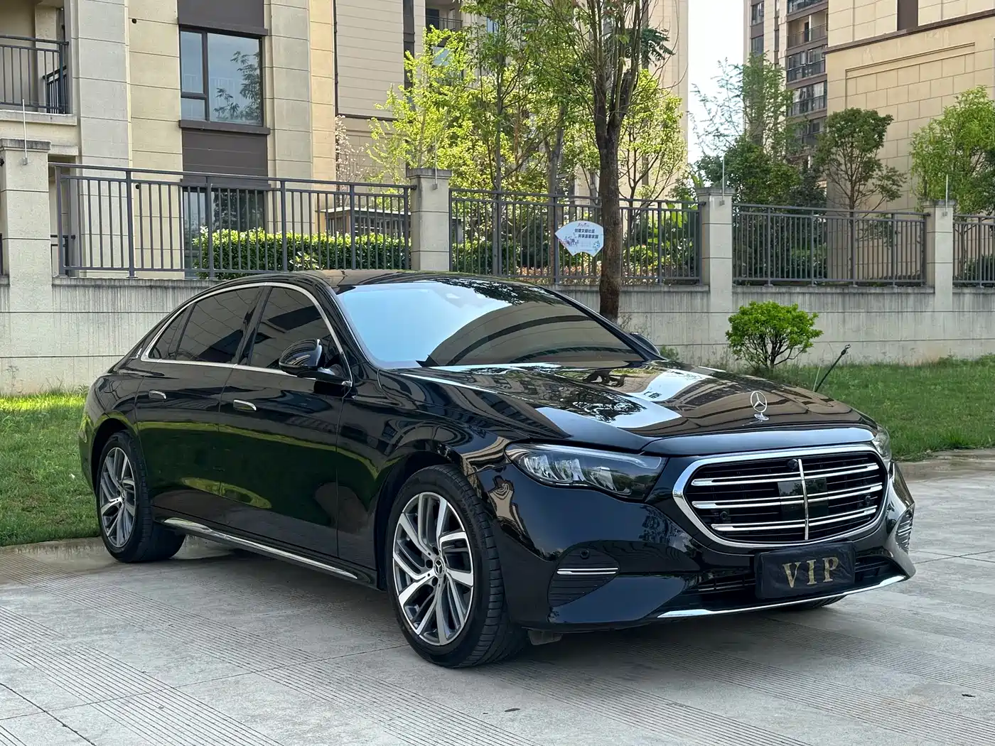 Mercedes-Benz E-Class 2024 E 300 L Fashion