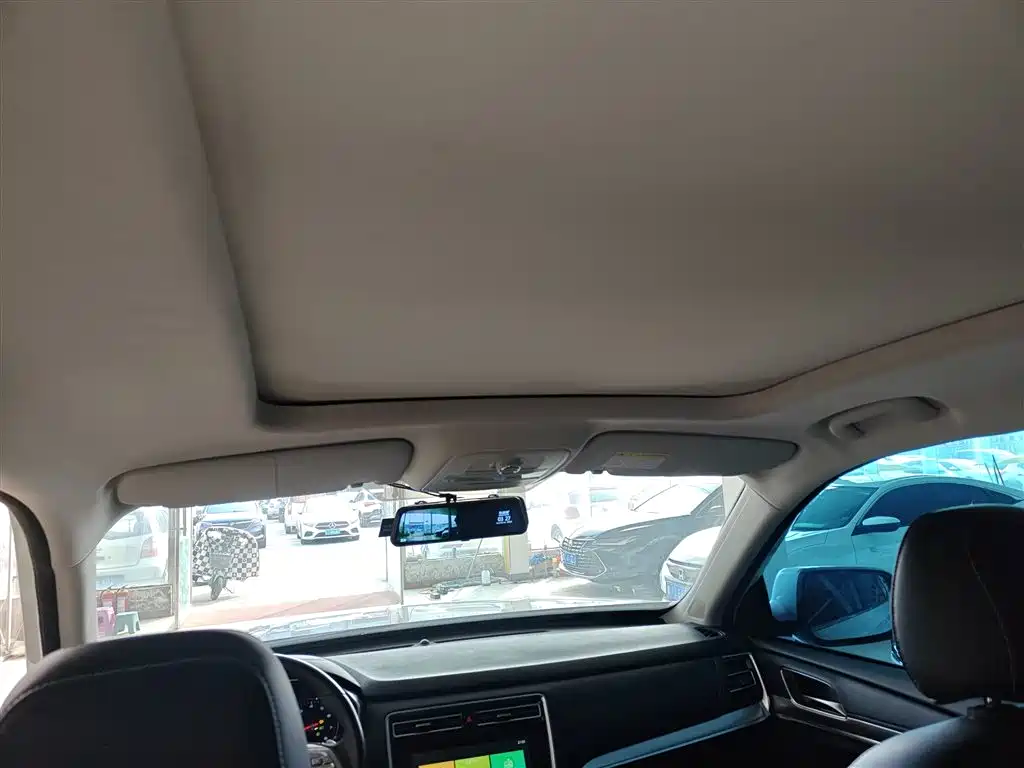 ROEWE RX8