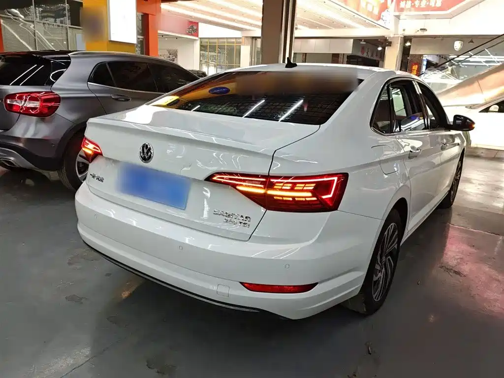 VOLKSWAGEN SAGITAR