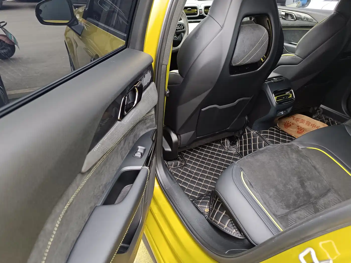 Lynk & Co 03 2022 03+ 2.0TD Auto Performance Package фото 9