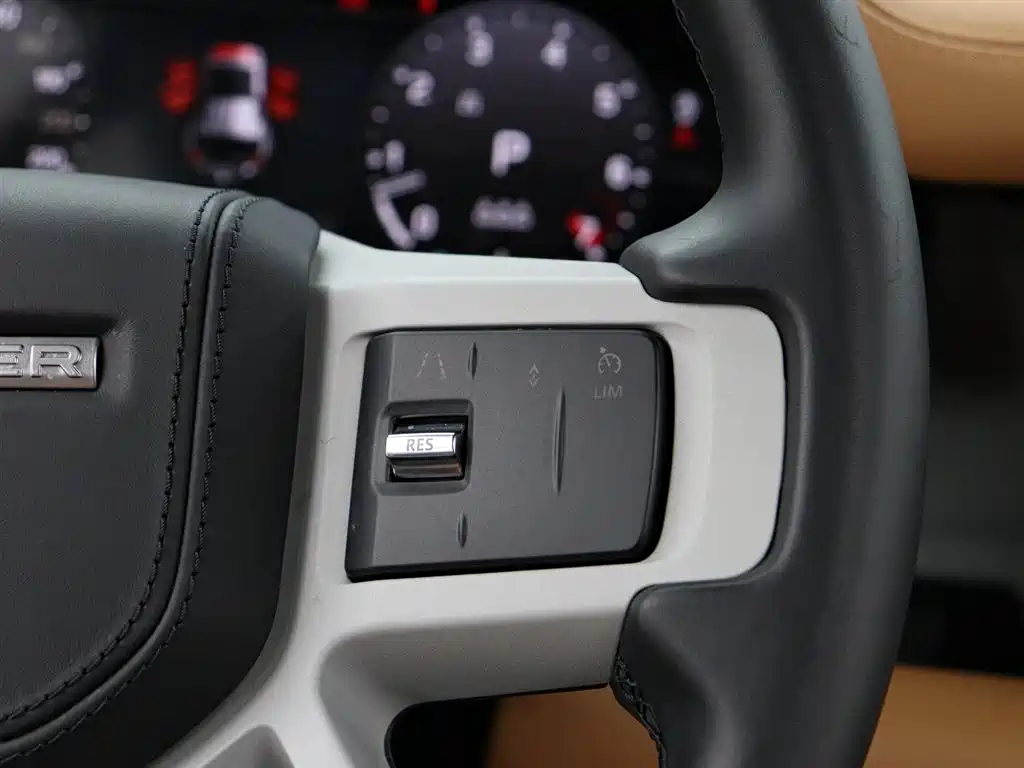 Land Rover Defender 2024 110 3.0T P400 Dark Special Edition фото 19