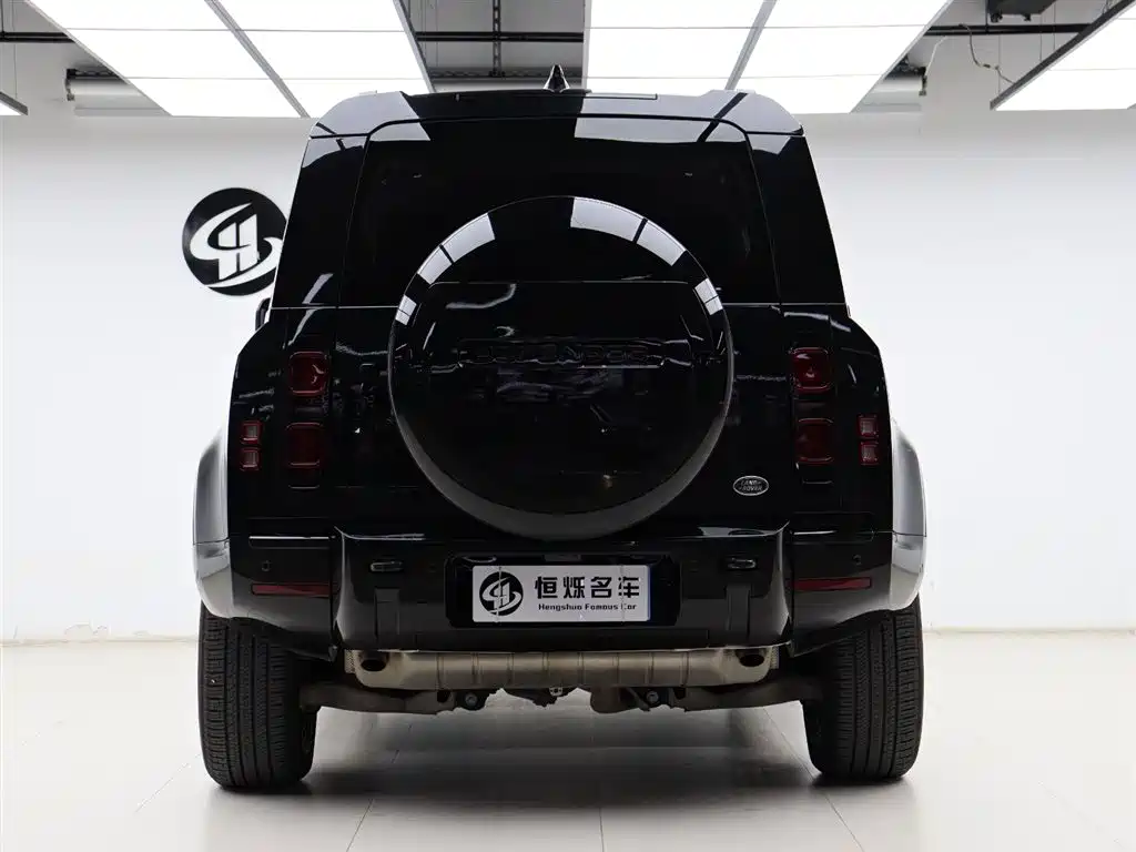 Land Rover Defender 2024 110 3.0T P400 Dark Special Edition фото 29