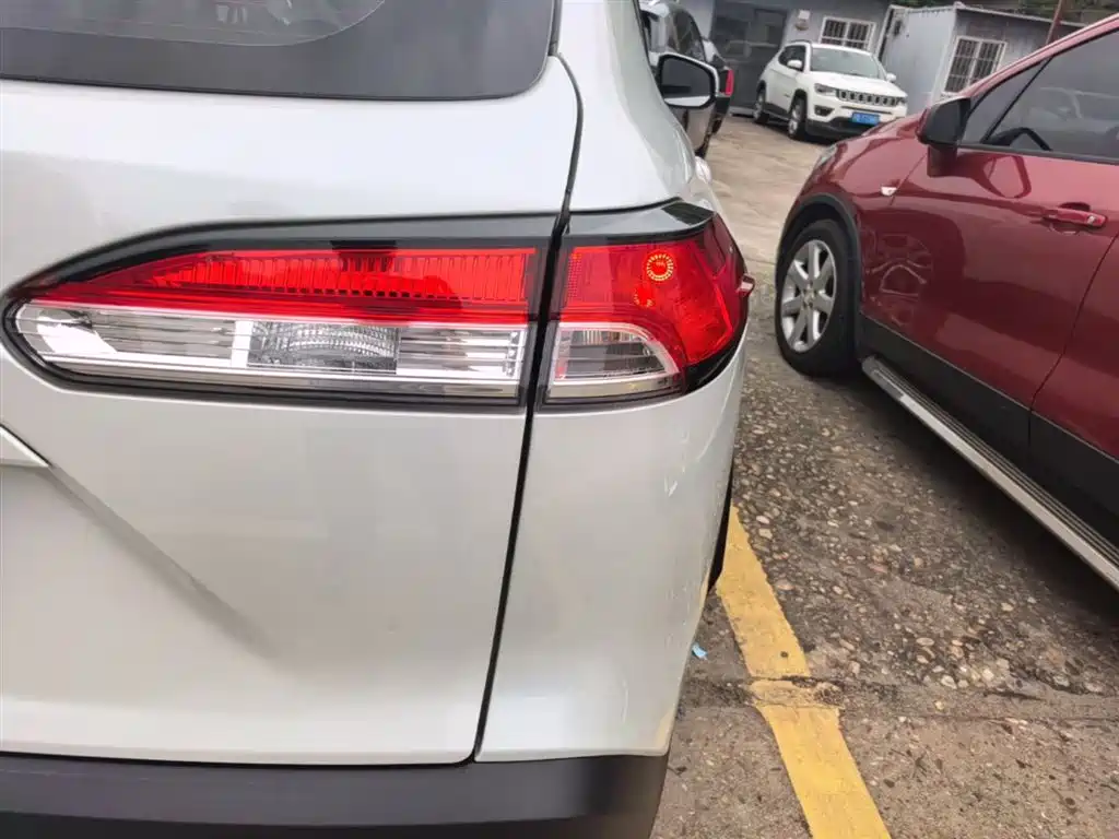 Toyota Frontlander 2024 2.0L CVT Leading Edition фото 8