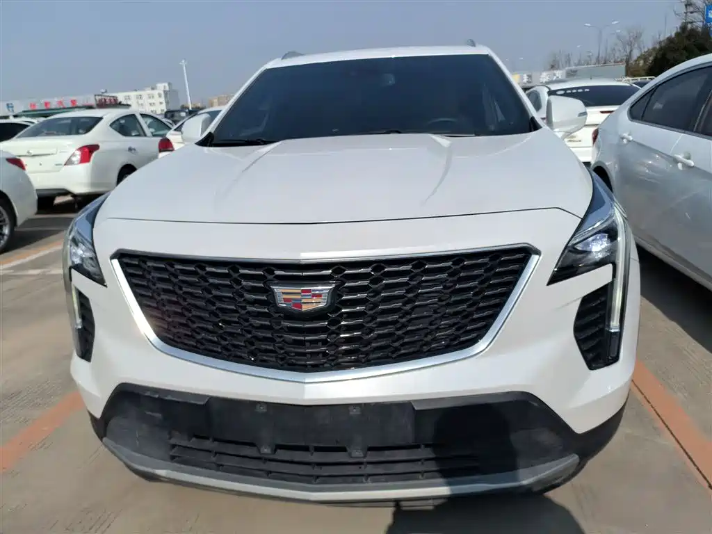 CADILLAC XT4