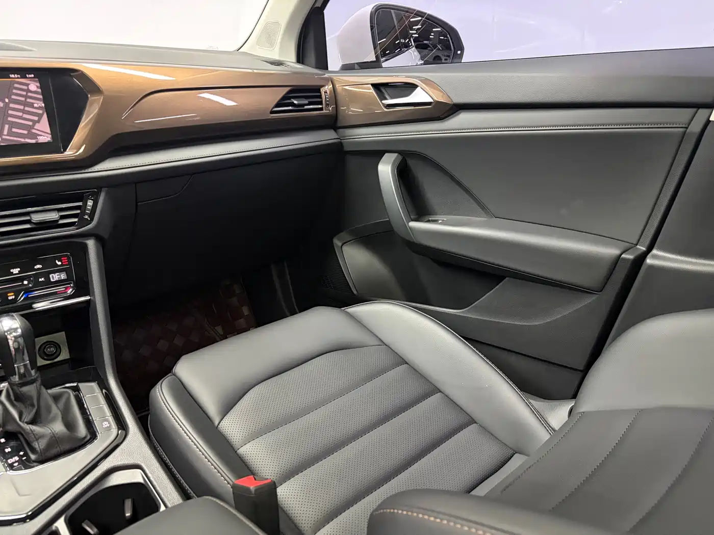 Volkswagen Tharu 2022 280TSI FWD Luxury Edition фото 10