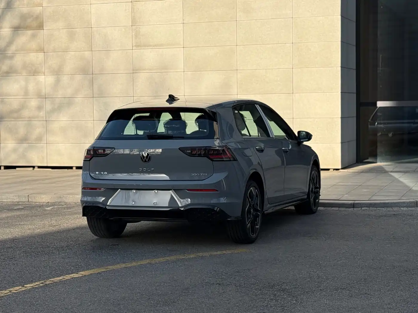 Volkswagen Golf 2025 300TSI R-Line фото 22