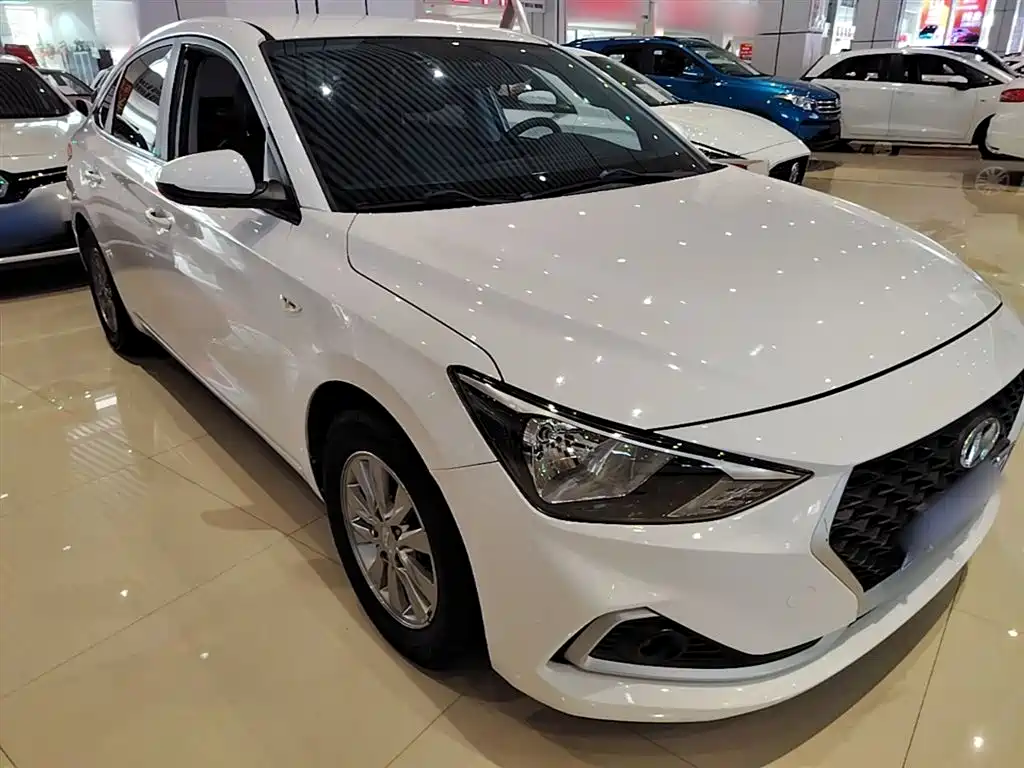 Hyundai Elantra 2018 1.6L Automatic Pleasing Edition GL China VI фото 4