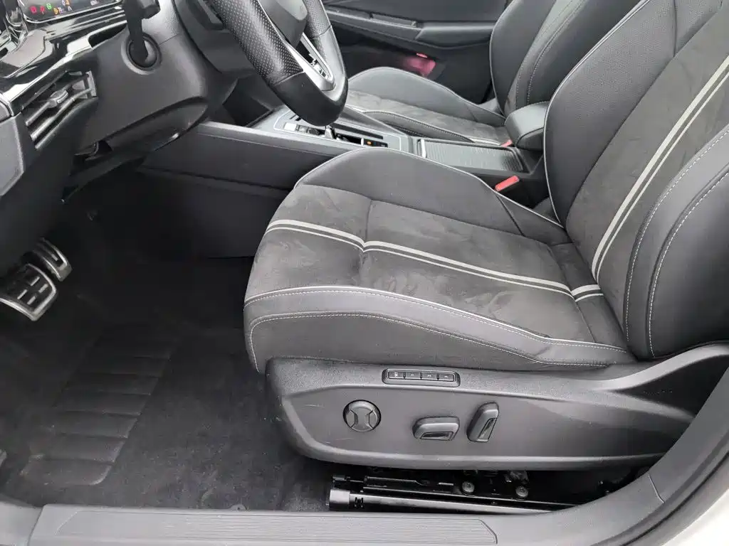 Photo 20 - Volkswagen Golf