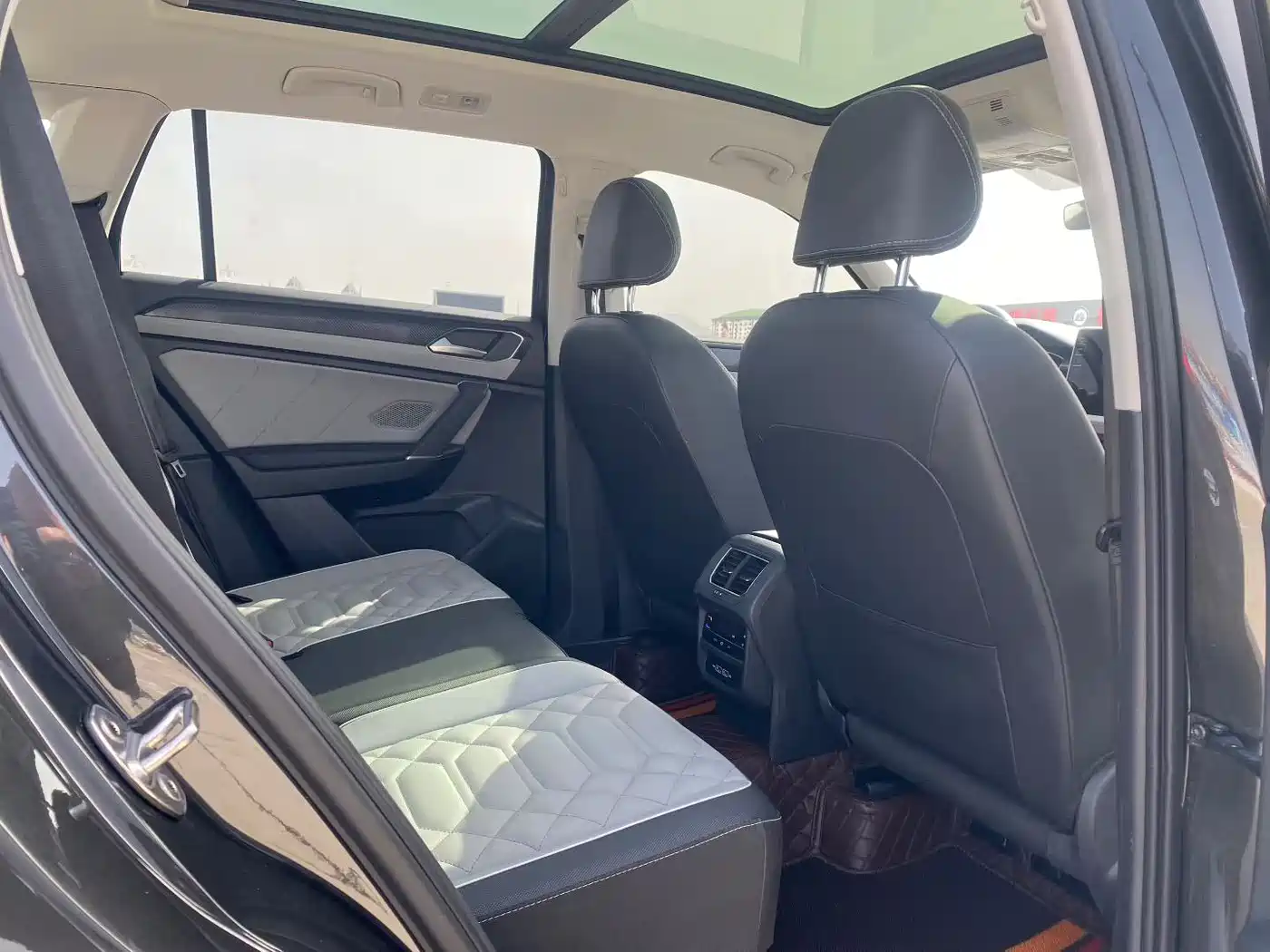 Volkswagen Tayron 2023 330TSI 2WD Luxury Plus Advanced Edition фото 9