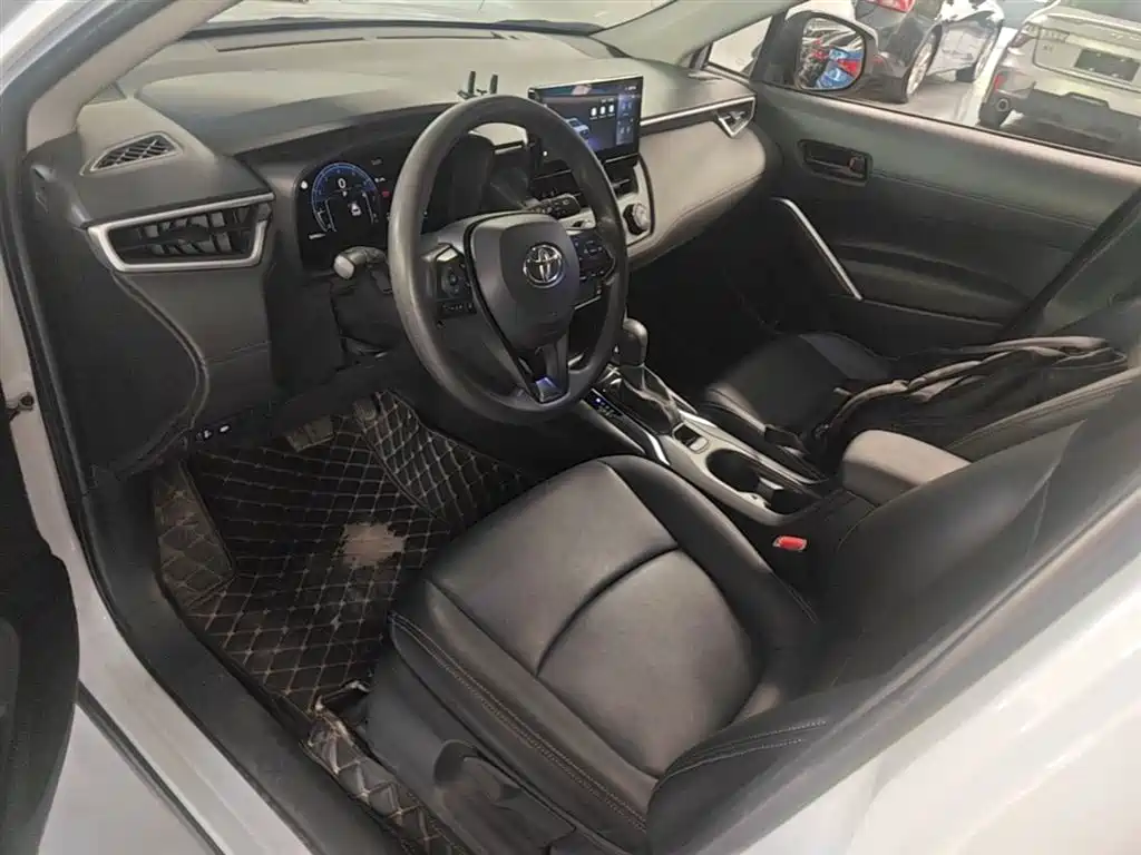 Toyota Corolla Cross 2023 2.0L Pioneer Edition фото 15