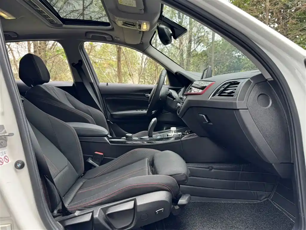 BMW 1 Series (Import) 2018 118i Sport Design Package фото 16