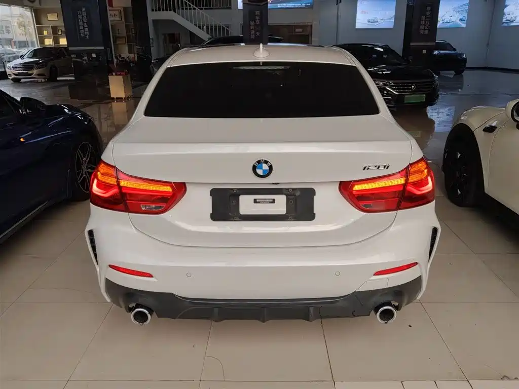BMW 1 Series 2019 120i Leading M Sport Package фото 4