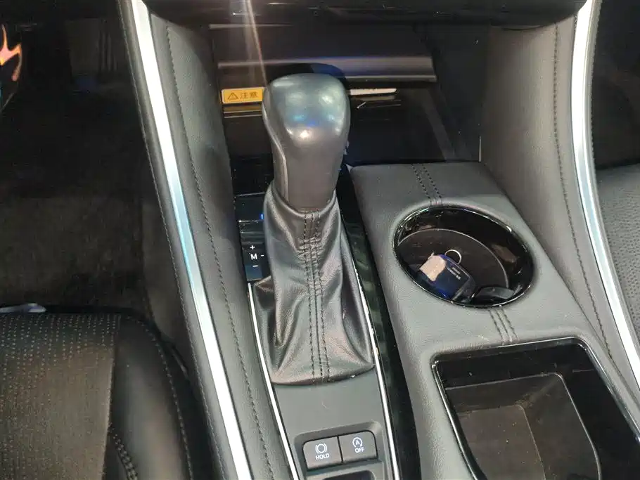 Toyota Avalon 2022 2.0L Luxury Edition фото 16