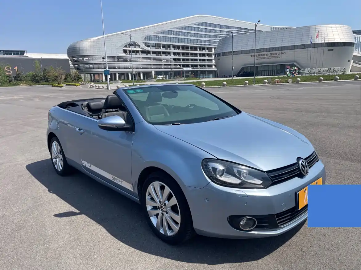 Volkswagen Golf (Import) 2012 1.4TSI Luxury Convertible Edition фото 2