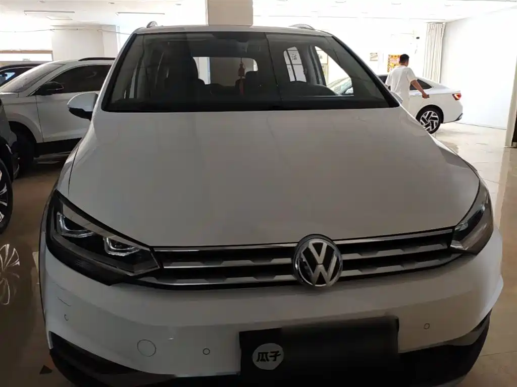Volkswagen Touran 2018 Touran L 280TSI DSG Frontier Edition 6-Seater China V фото 3