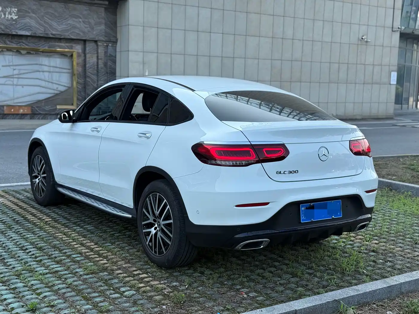 Mercedes-Benz GLC Coupe 2021 GLC 300 4MATIC Coupe SUV фото 4