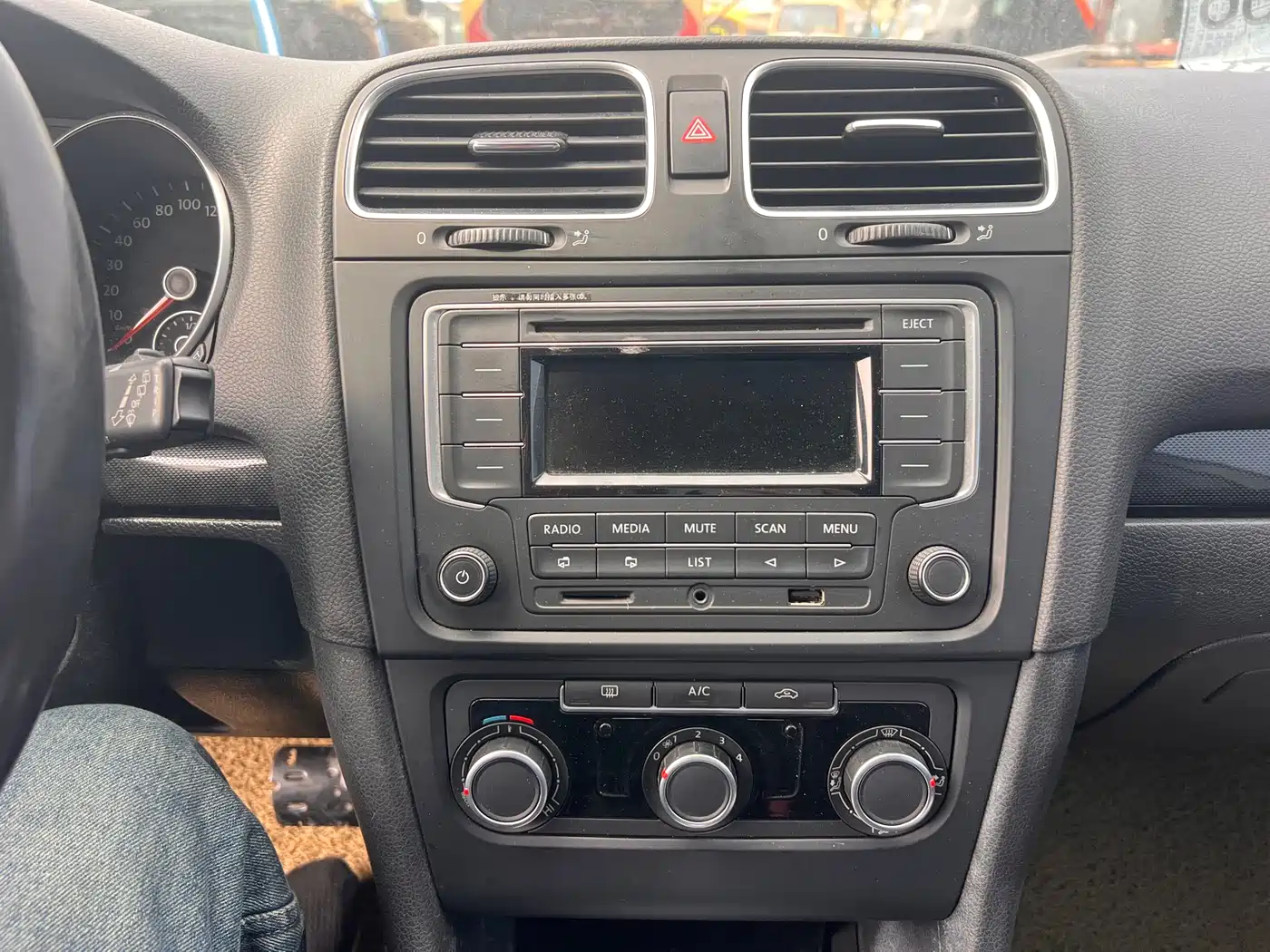 Volkswagen Golf 2014 1.6L Automatic Comfort фото 10