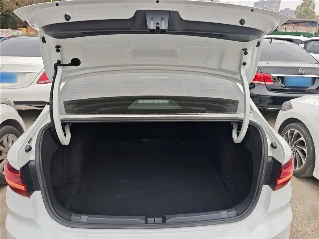 Volkswagen Lavida 2023 Facelift 1.5L Auto Comfort Edition фото 19