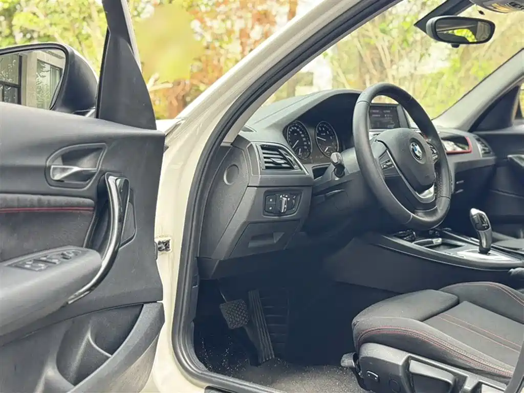 BMW 1 Series (Import) 2018 118i Sport Design Package фото 18