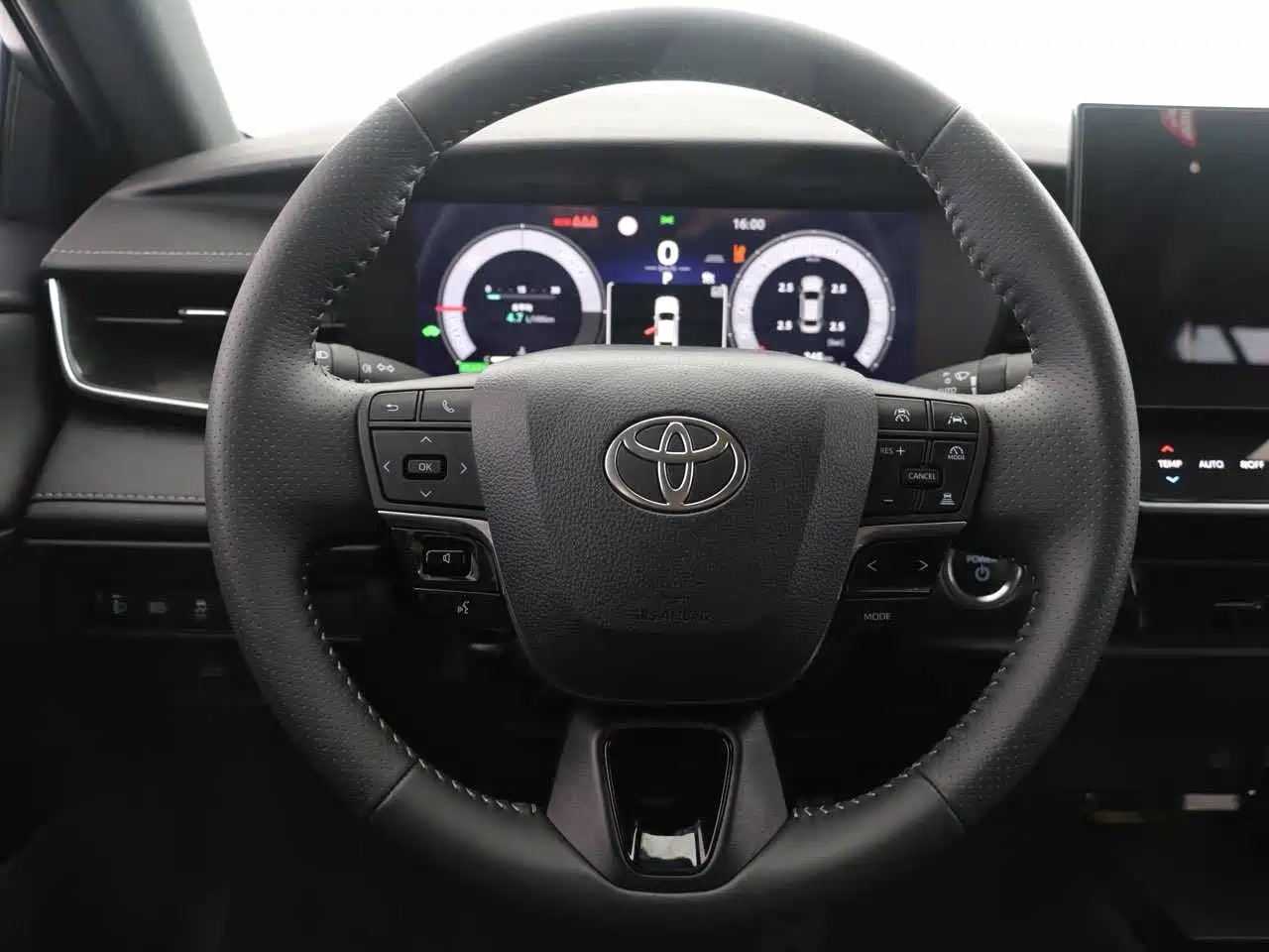 Toyota Camry 2024 Model Dual Hybrid 2.0HXS Sport Plus Edition фото 10