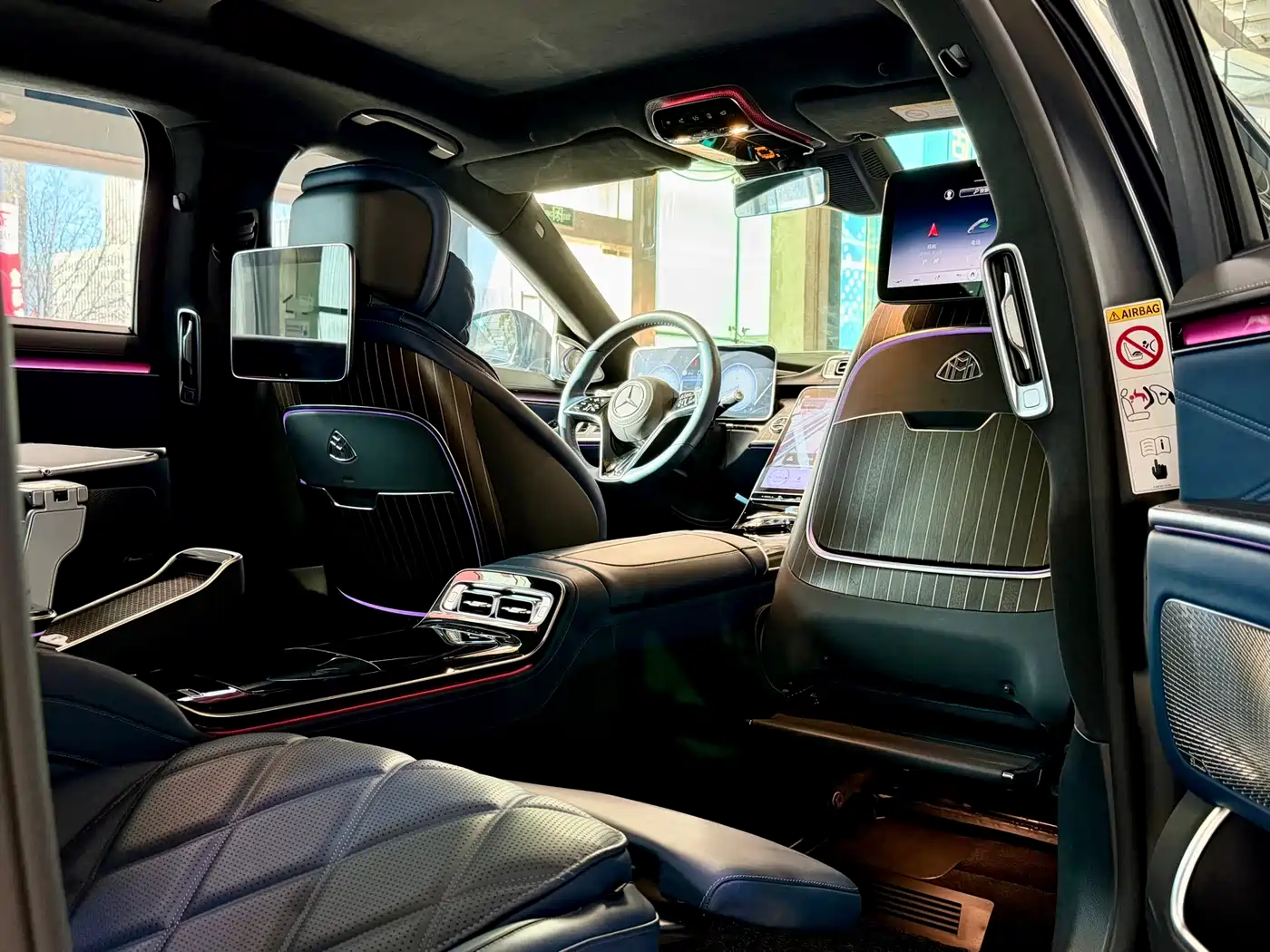 Mercedes-Benz Maybach S-Class 2022 S 680 4MATIC Craftsmanship Limited Launch Edition фото 41