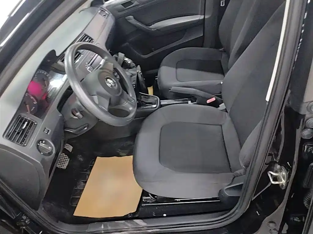 Volkswagen Santana 2015 1.6L Automatic Trend Edition фото 15