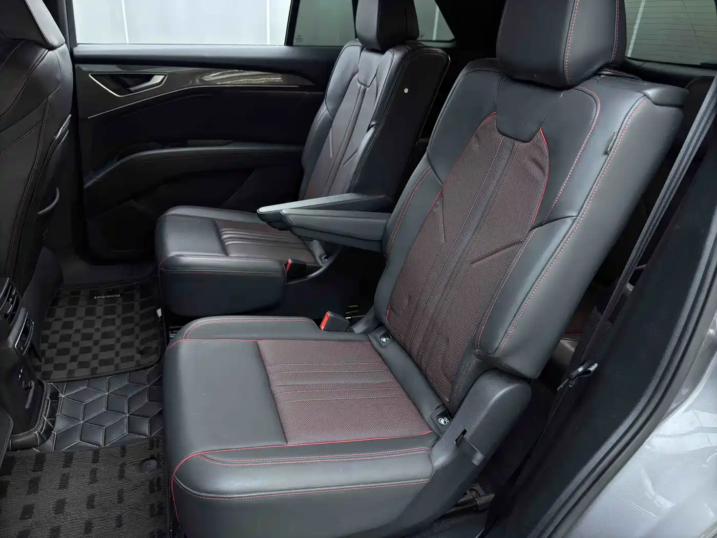 Audi Q5 e-tron 2022 40 e-tron Starlight Edition Mecha Suit Sun Chaser Version фото 22
