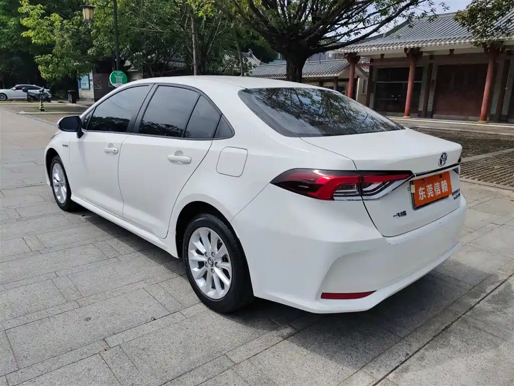 Toyota Corolla 2021 Hybrid 1.8L E-CVT Elite Edition фото 5