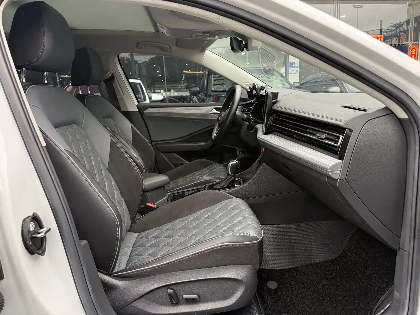 Volkswagen Sagitar 2023 300TSI DSG Excellence Edition фото 7