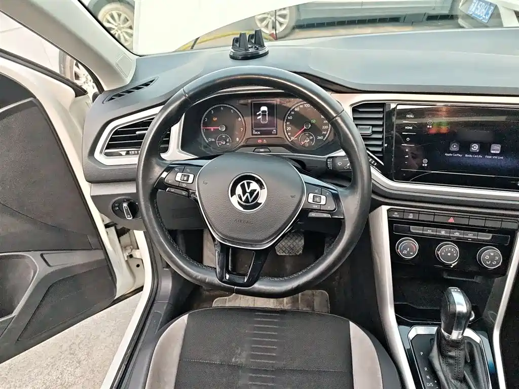 VOLKSWAGEN T-ROC EXPLORING SONGS
