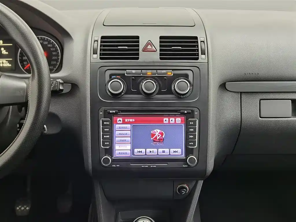 Volkswagen Touran 2015 1.4T Manual Trend Edition 5-seater фото 12