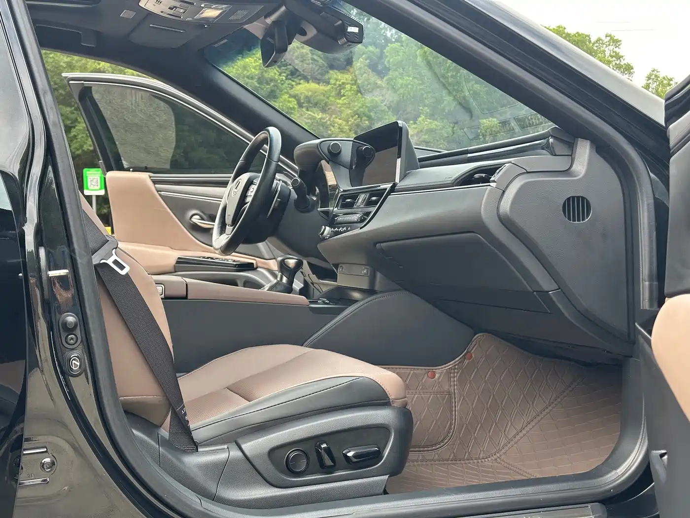 Lexus ES 2023 200 Excellence Edition фото 7