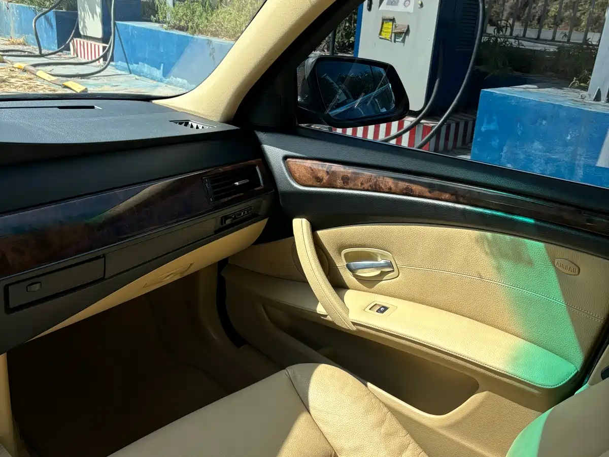 BMW 5 Series 2009 Model 523Li Premium фото 12