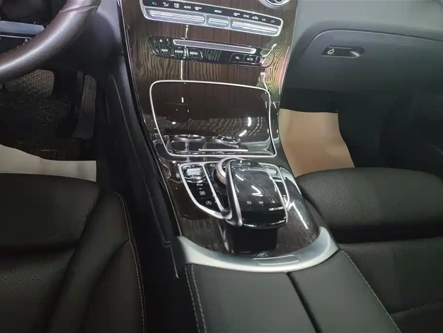 Mercedes-Benz GLC 2019 GLC 260 L 4MATIC Luxury фото 16