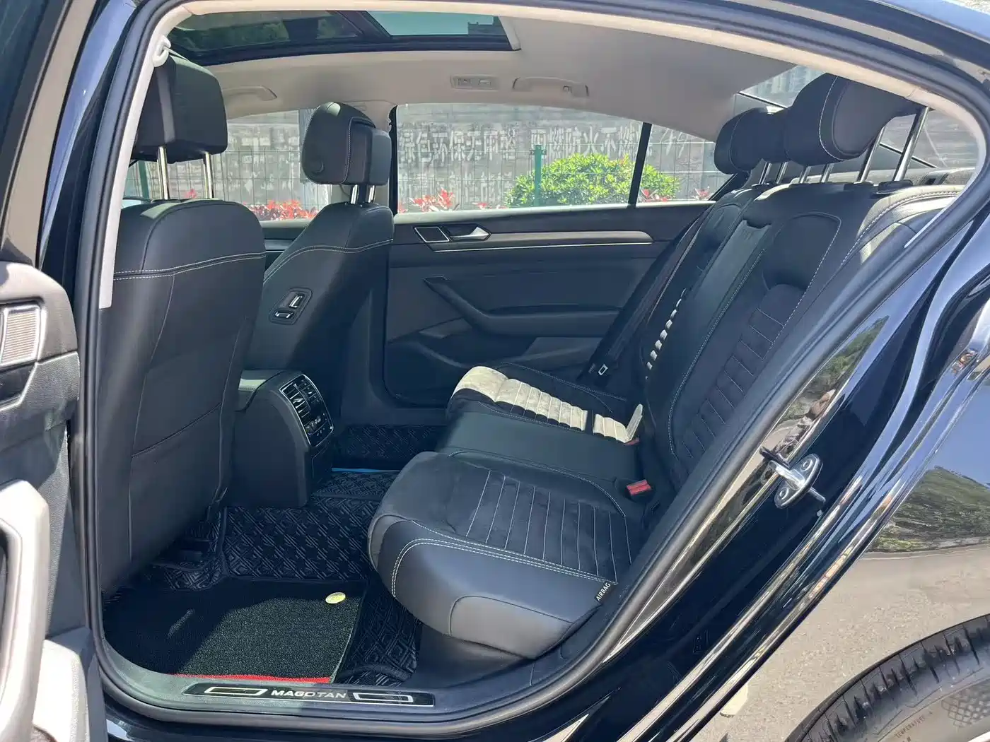 Volkswagen Magotan 2020 330TSI DSG Luxury фото 7