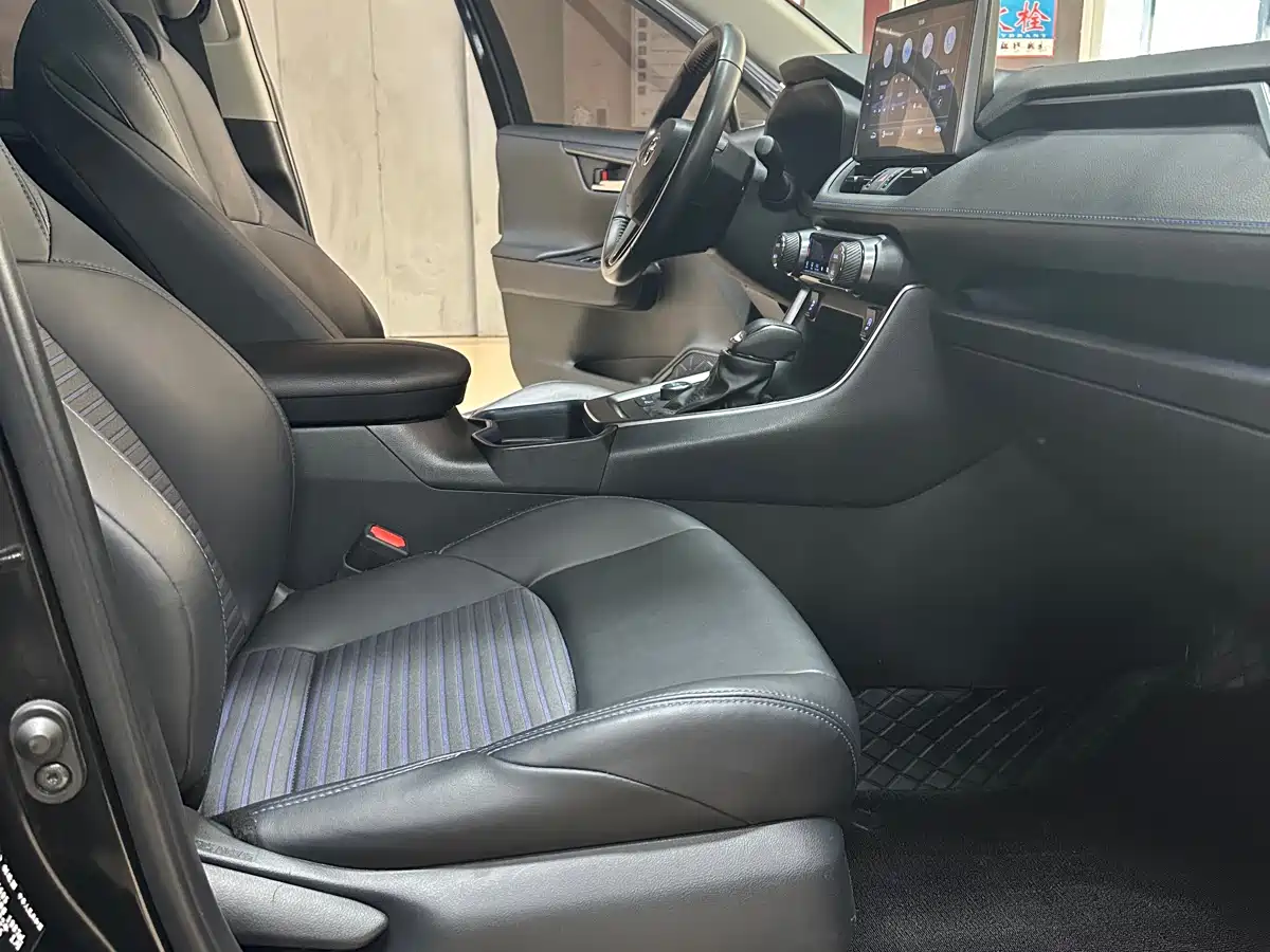 Toyota Wildlander 2022 2.0L CVT AWD Tech Edition фото 14
