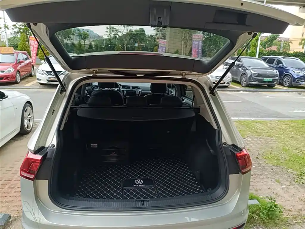 Volkswagen Tiguan L 2017 330TSI Automatic 2WD Luxury Edition фото 19