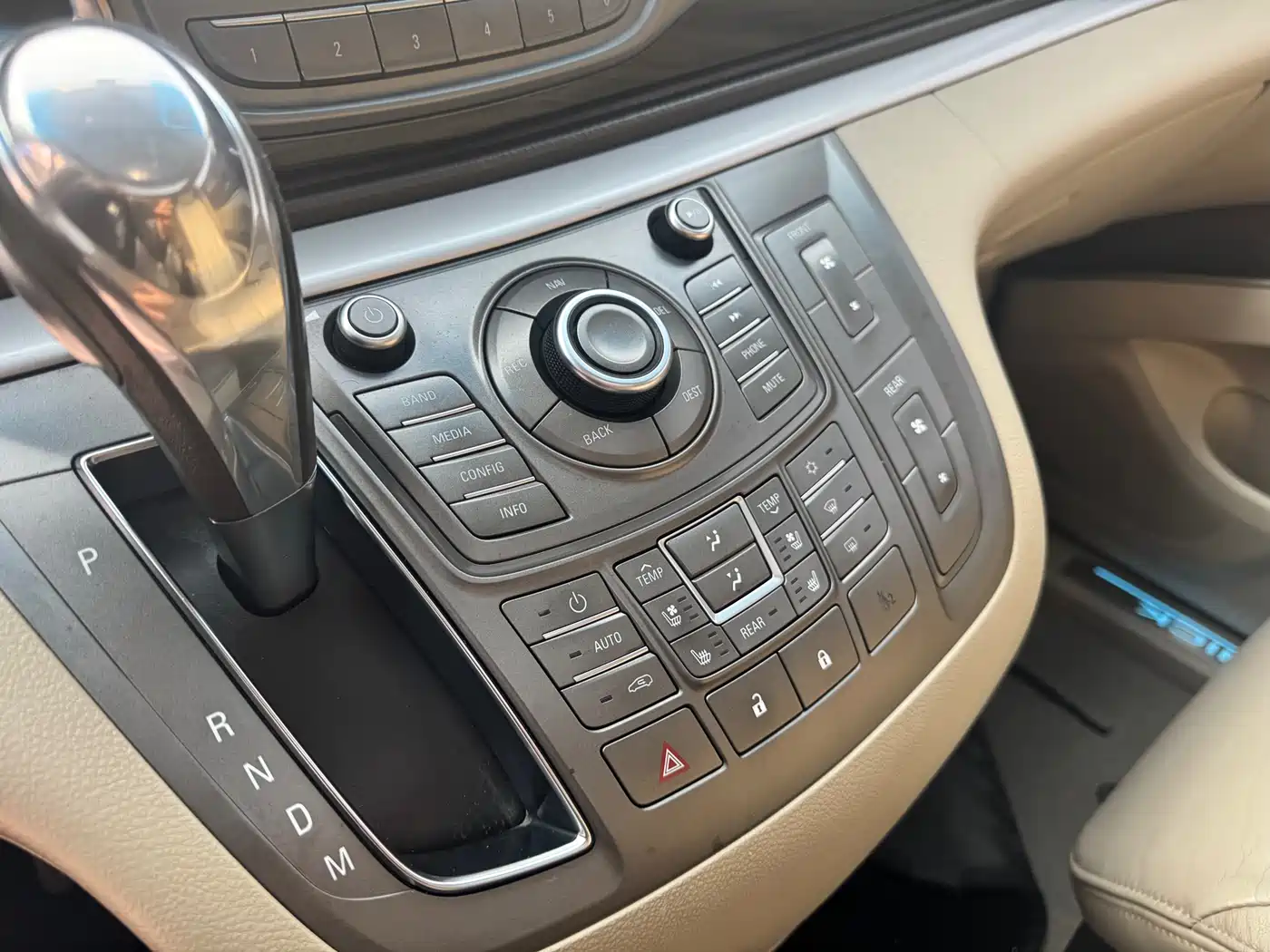 Buick GL8 2013 3.0L XT Luxury Business Flagship Edition фото 9
