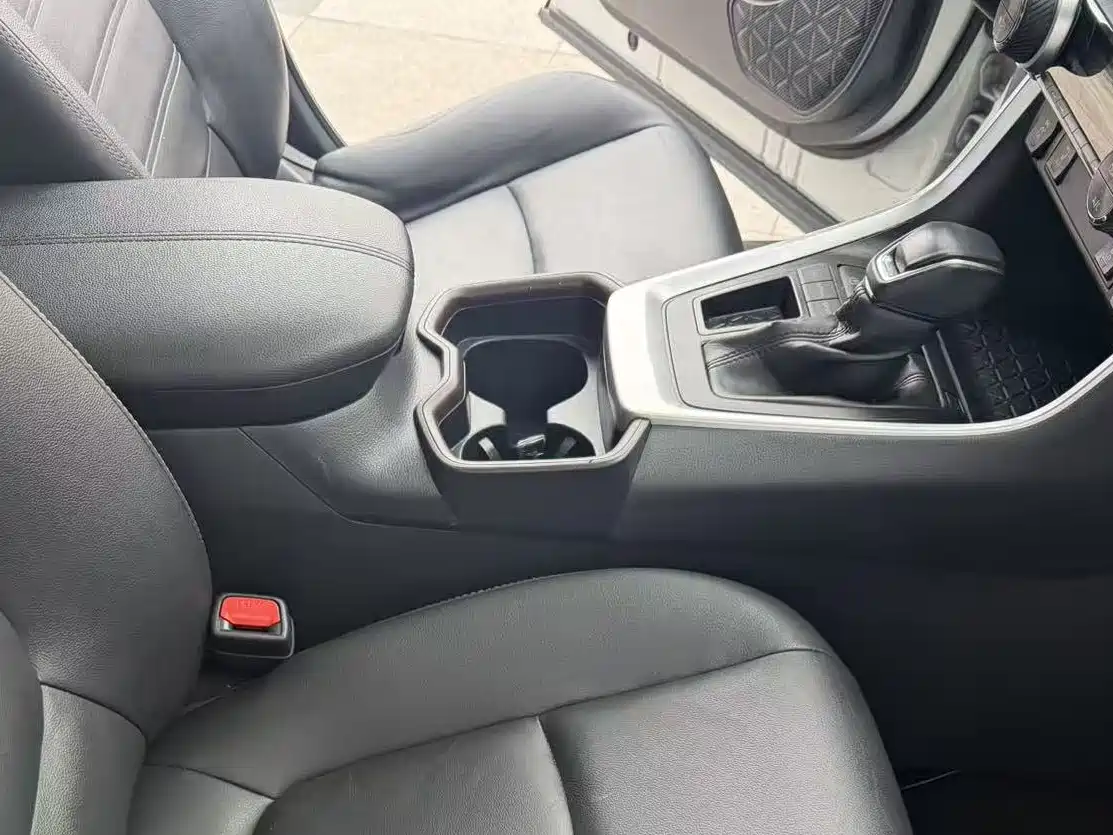 Toyota RAV4 Rongfang 2020 2.0L CVT 2WD Fashion PLUS фото 9