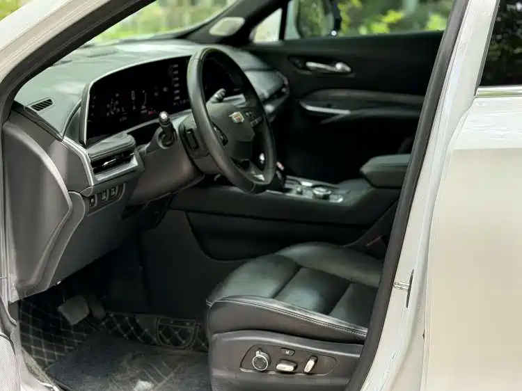 Cadillac XT4 2024 28T 2WD Premium фото 7