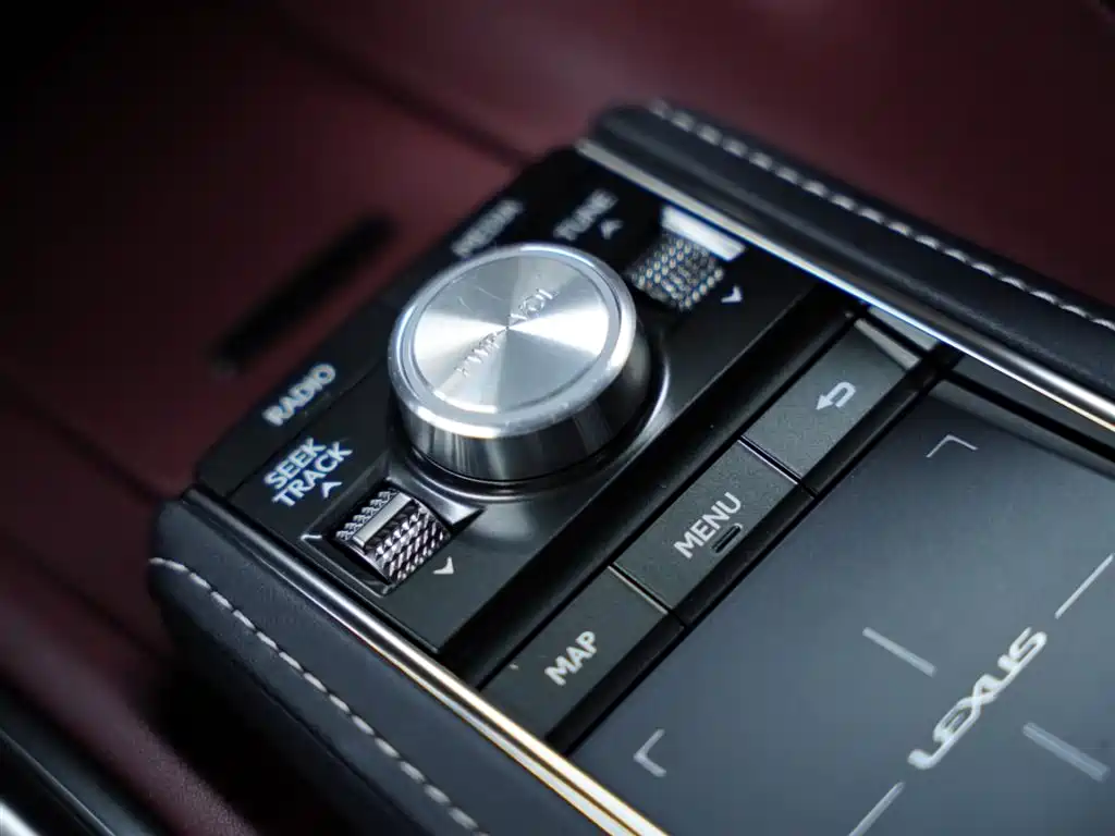 Lexus LC 2018 500h Sport Edition фото 14