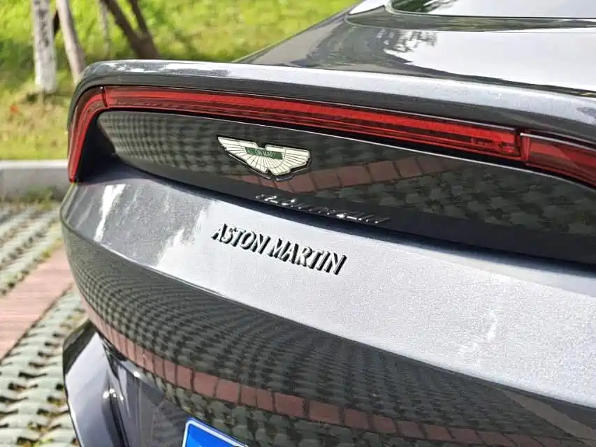 Aston Martin V8 Vantage 2018 4.0T V8 Coupe фото 9