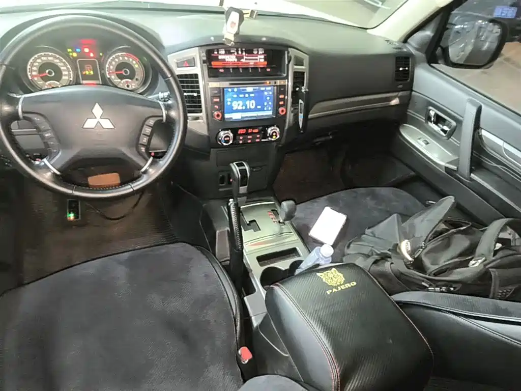 Mitsubishi Pajero (Import) 2016 3.0L Automatic Standard (China IV) фото 14