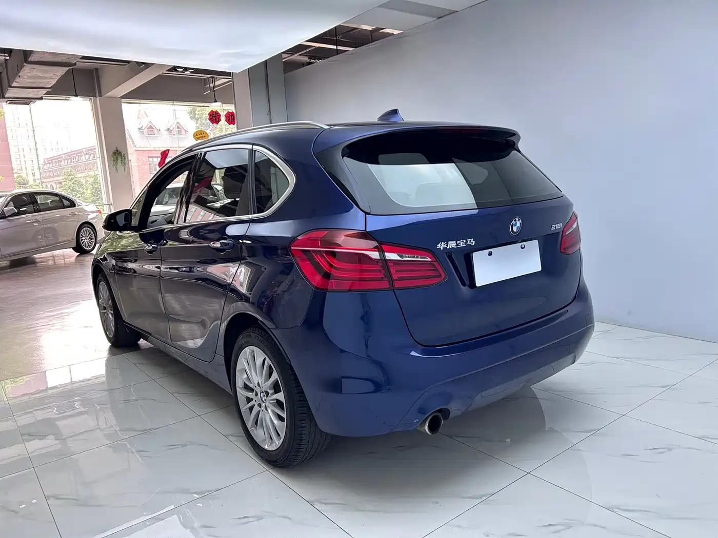 BMW 2 Series Touring 2018 218i Luxury Line фото 5