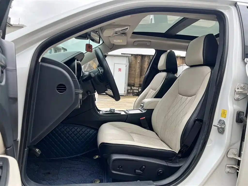 Chrysler 300C (Import) 2016 3.0L Beyond Edition фото 13