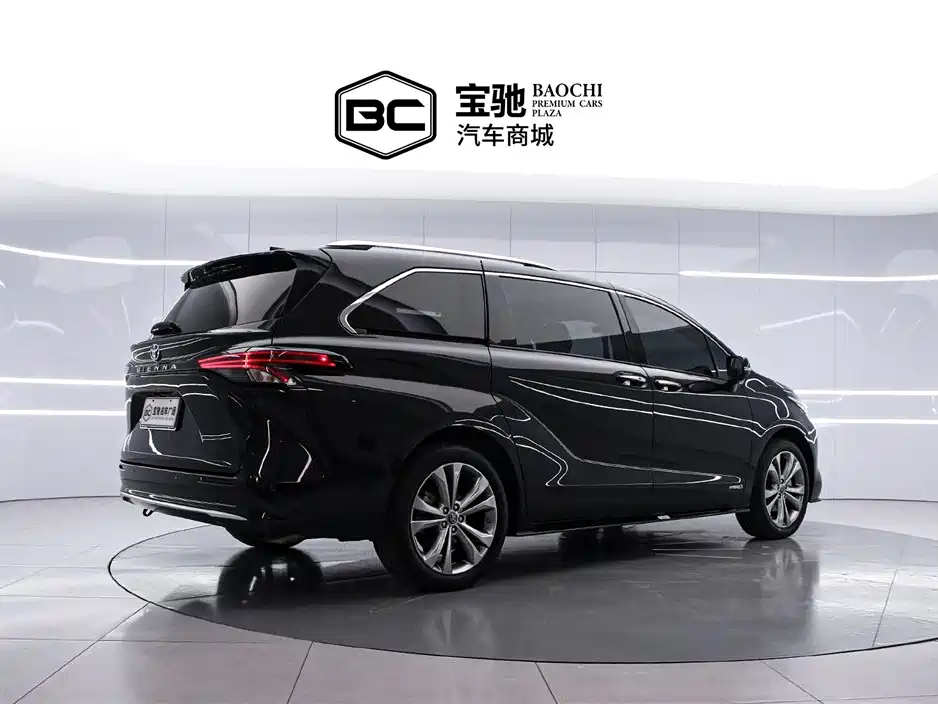 Toyota Sienna 2023 2.5L Hybrid Ultimate Edition фото 3