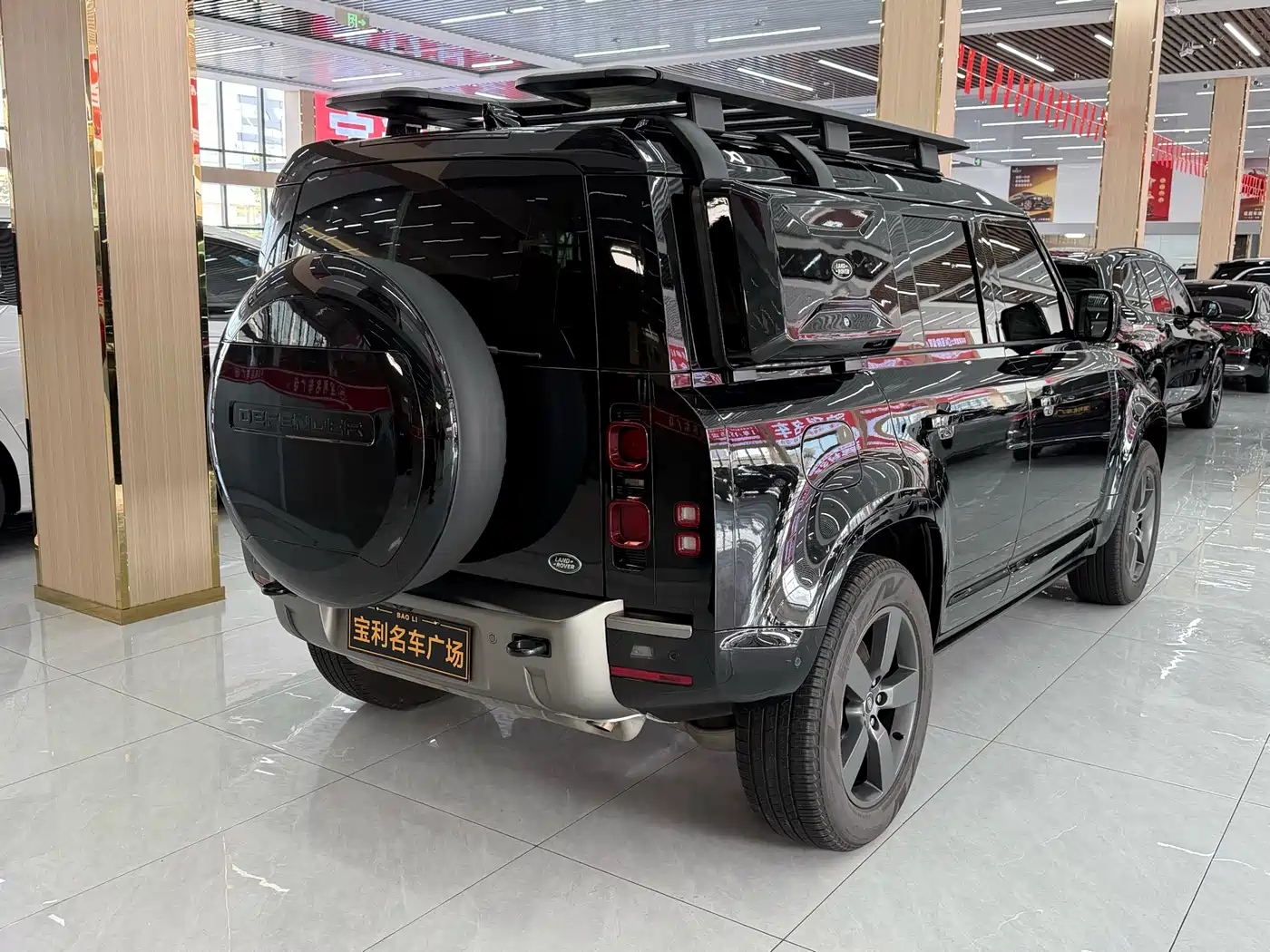 Land Rover Defender 2025 110 3.0T P400 -Dynamic HSE фото 5