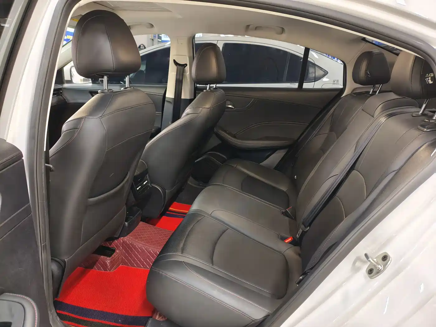 Фото 6 - Roewe i5