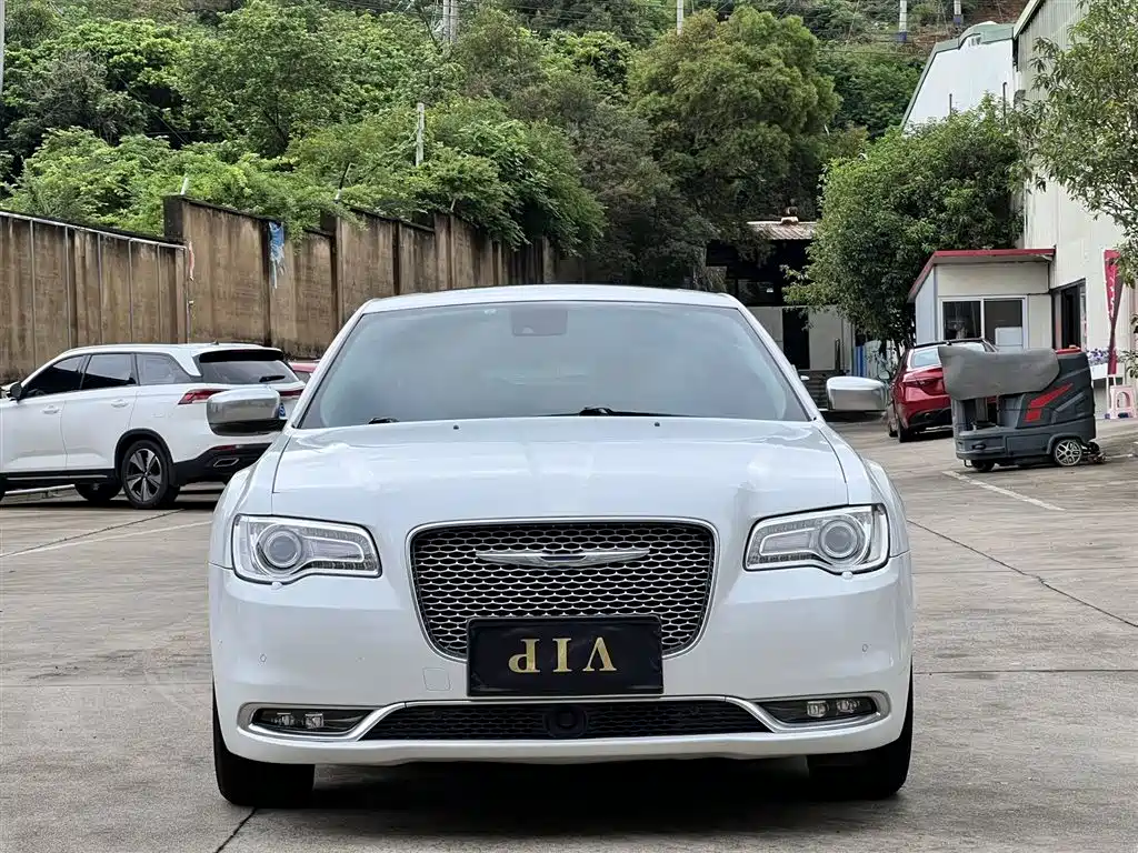 Chrysler 300C (Import) 2016 3.0L Beyond Edition фото 2