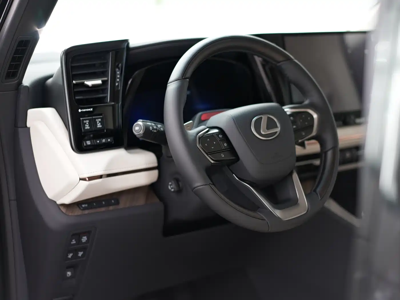 Lexus LM 2025 Model 500h Six-Seater Prestige Edition фото 11